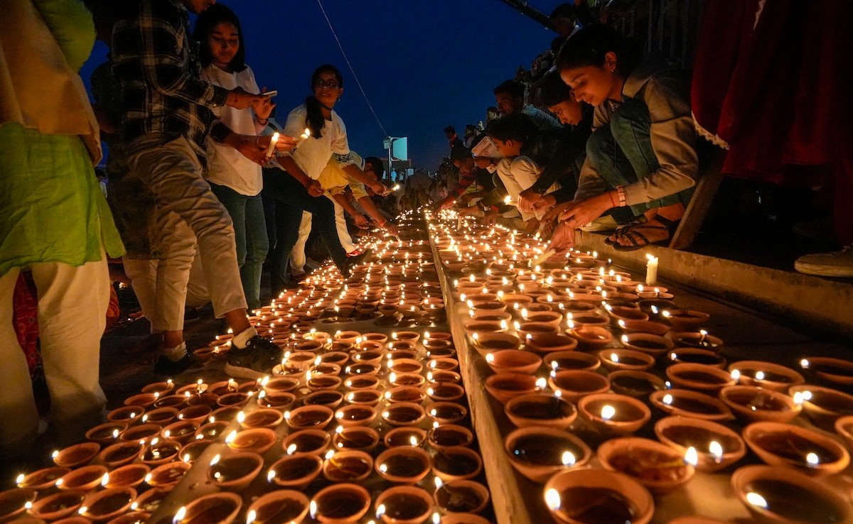 People light earthen lamps during Deepotsav in Ayodhya (PTI)