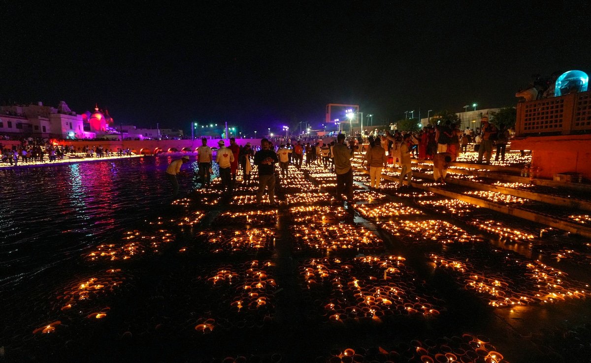 People light diyas during Deepotsav in Ayodhya (PTI)