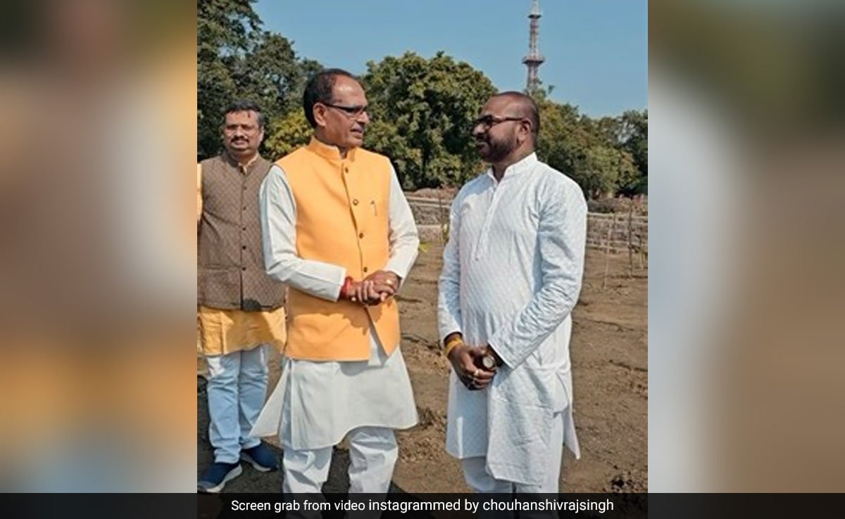 Watch: Madhya Pradesh Chief Minister Recreates Viral Meme With Bhupendra Jogi