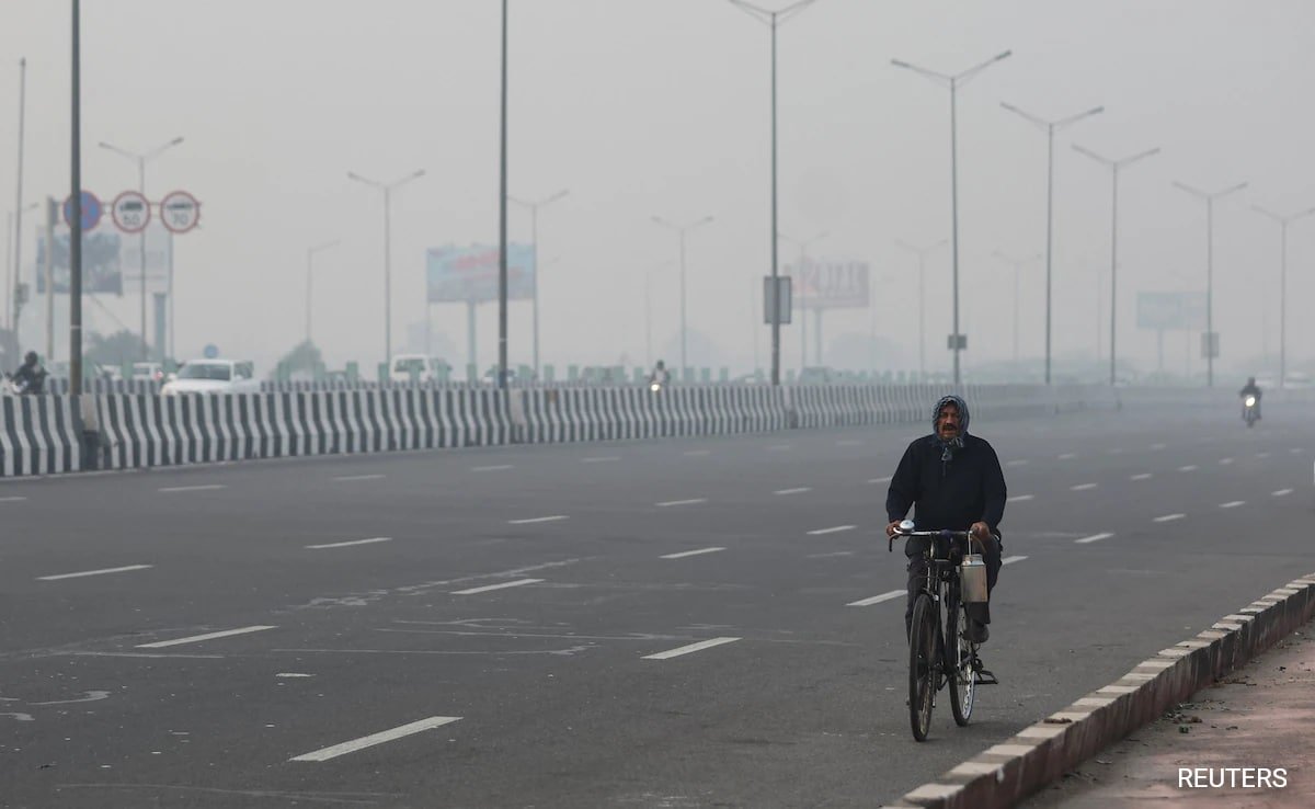 Delhi Covered In Thick Smog After Celebrating Diwali With Firecrackers