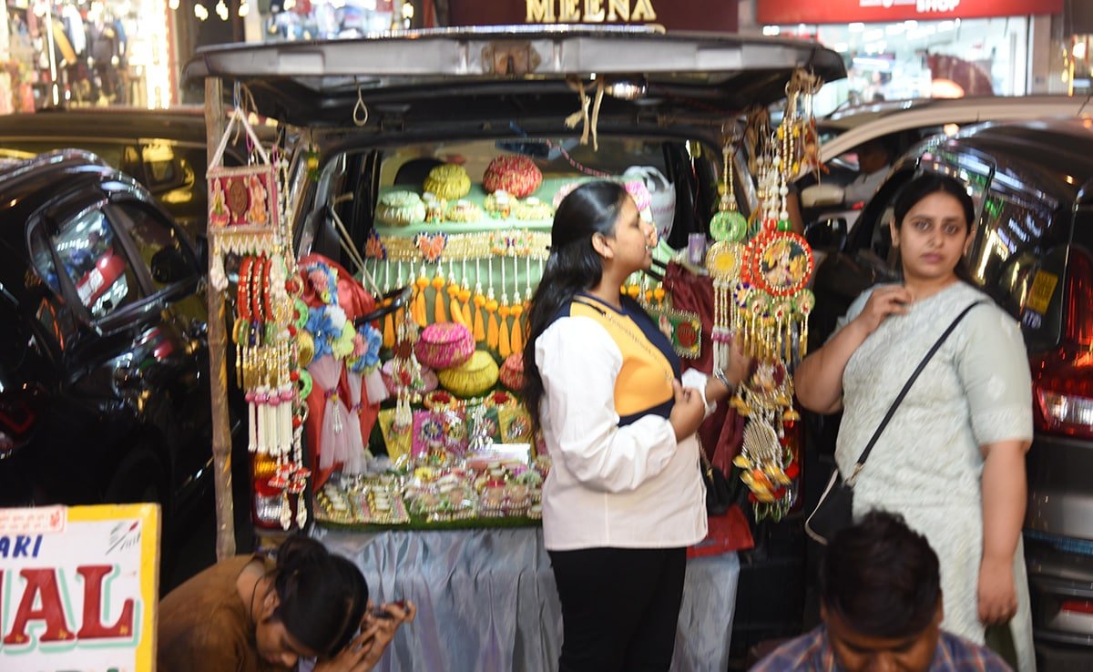 A shop set up inside a car selling decoratives in the parking lot of Lajpat Nagar market