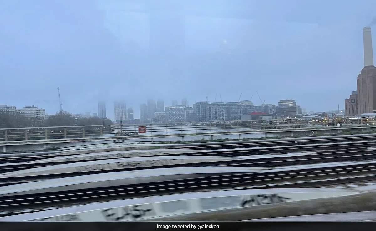 London Blanketed In Snow As City Prepares For Chilly Weekend, Yellow Warning Issued